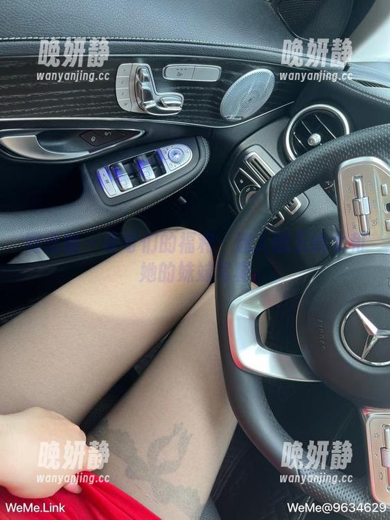 微密圈 - 哥哥们的福利：迷人的五姨太和她的妹妹写真