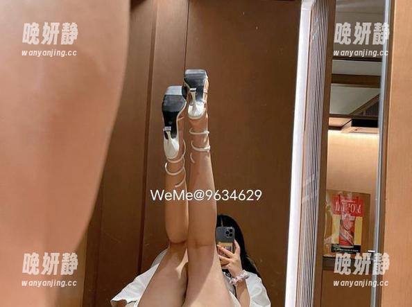 微密圈 - 私拍作品大公开：迷人的五姨太的黑丝白内挑战你的审美底线！