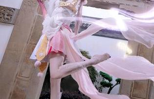 露儿大魔王的图集更新火速上线，她的女友真会穿！