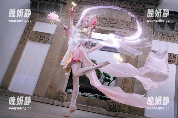 露儿大魔王的图集更新火速上线，她的女友真会穿！