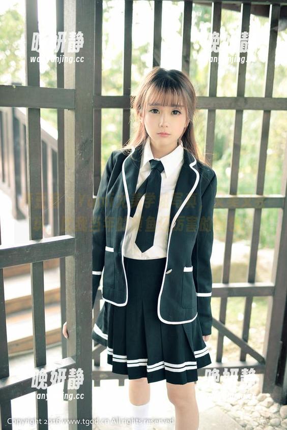 青豆客 - Yumi尤美学姐写真，又美又会玩，比我当年的摸鱼还厉害的图包！