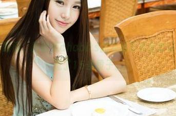 青豆客 – 转眼间，黄歆苑chobits的灰丝写真全套让我脑子里闪过了15条段子。