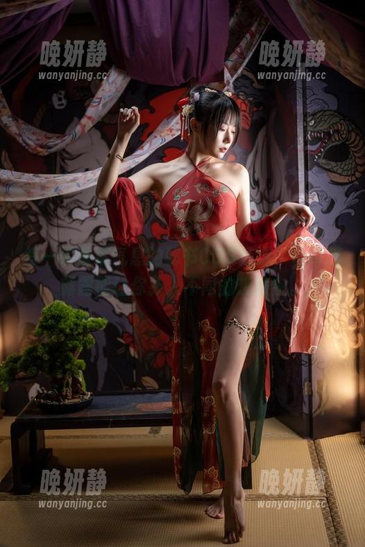 香草喵露露 每一缕香草气息的秘书COS精选,香草喵露露能让你扑入不同的想象中。
