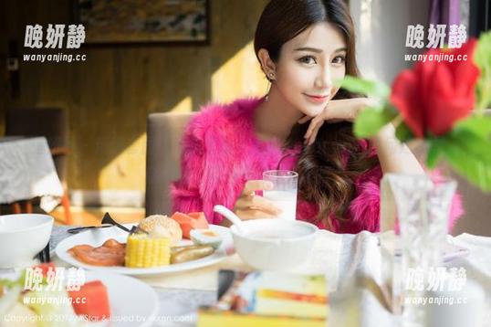 魅妍社 - 精选套图：短裤里的小狐狸Kathryn—试问这身材，随便摆个姿势都好看得不行。