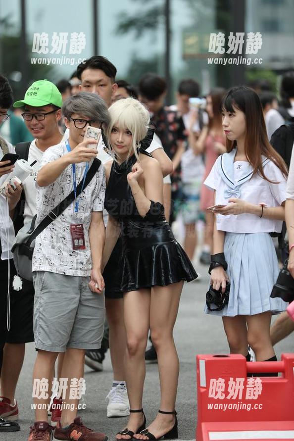 魔镜街拍-芝芝 魔镜街拍 - 芝芝的蓝色泳衣:今天的更新让你对泳装有了新期待!