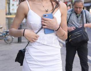 陌生的城市里，魔镜街拍的免费资源等你来捡漏啦