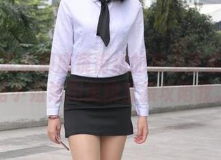 怎样才能抵御魔镜街拍的高清诱惑？牛仔裙小姐姐用美貌直接攻陷我。